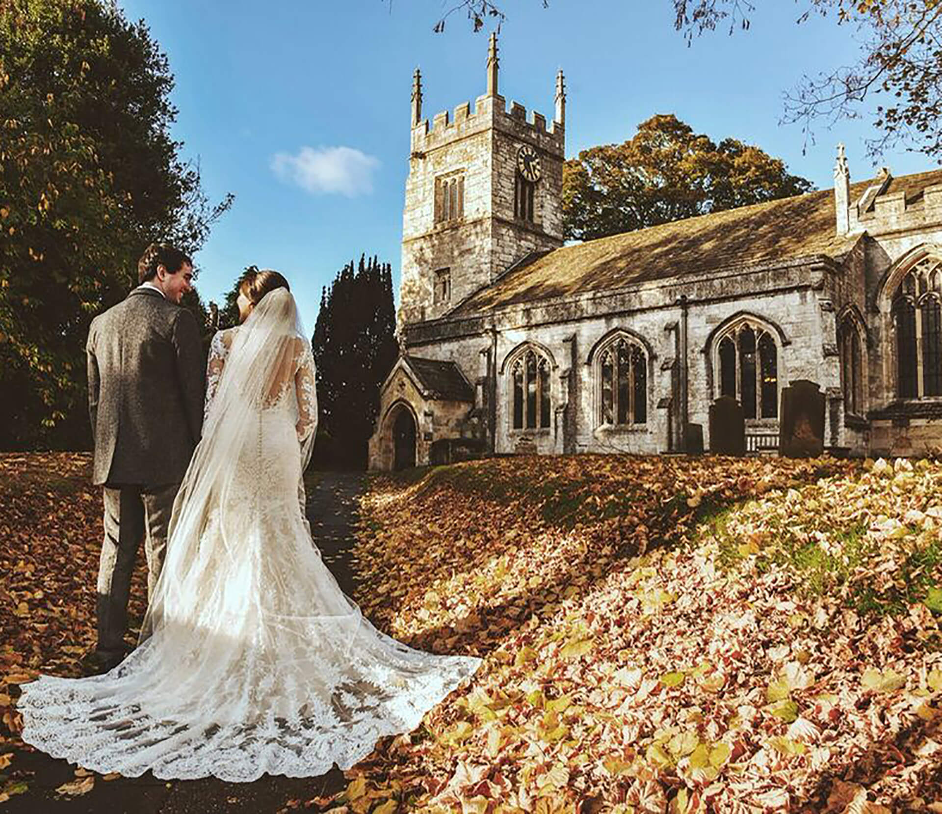 Autumn leaves at Kyrie and Jacobs wedding captured by <a href="https://www.yolofoto.com/" target="_blank">You Only Live Once Photography</a>.
